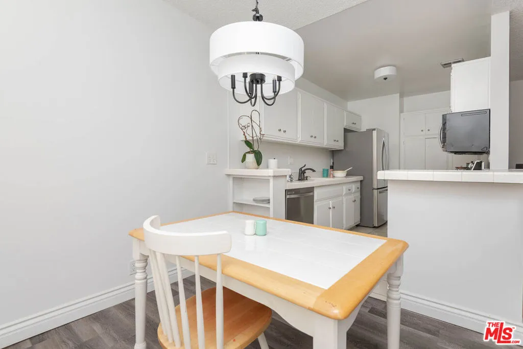 5403 Newcastle Avenue 69, Encino, California 91316 home-pic-4