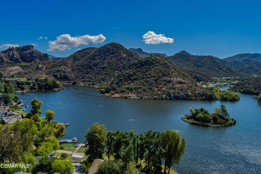590 Cricketfield, Lake Sherwood, California 91361 home-pic-36