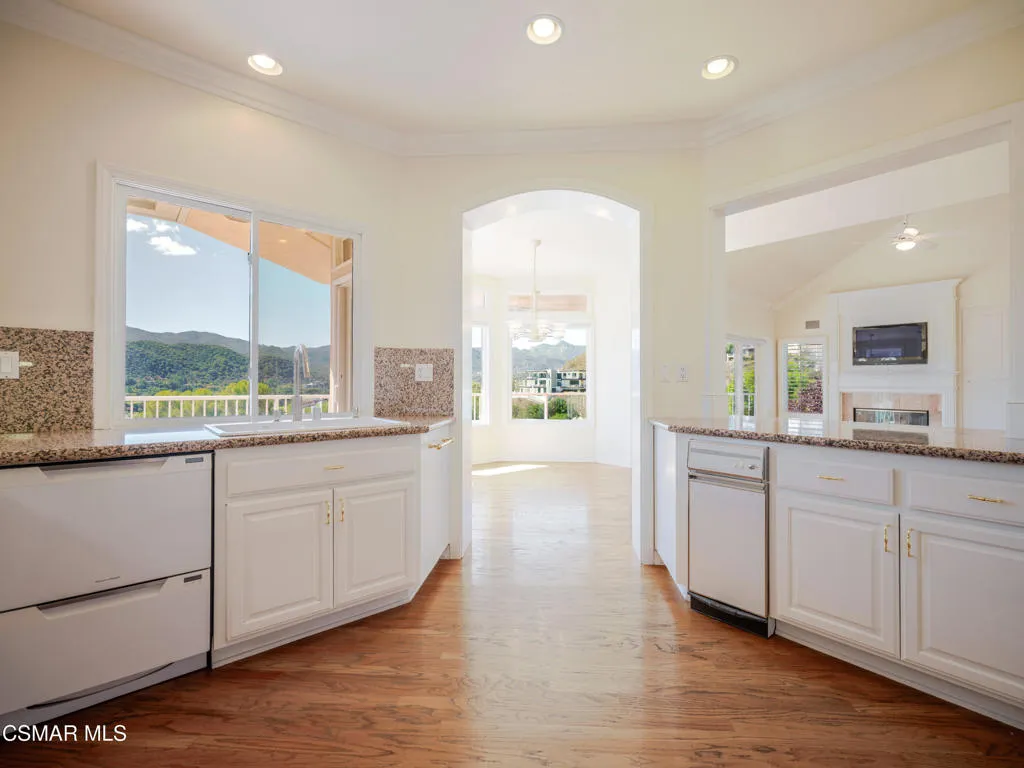 590 Cricketfield, Lake Sherwood, California 91361 home-pic-15