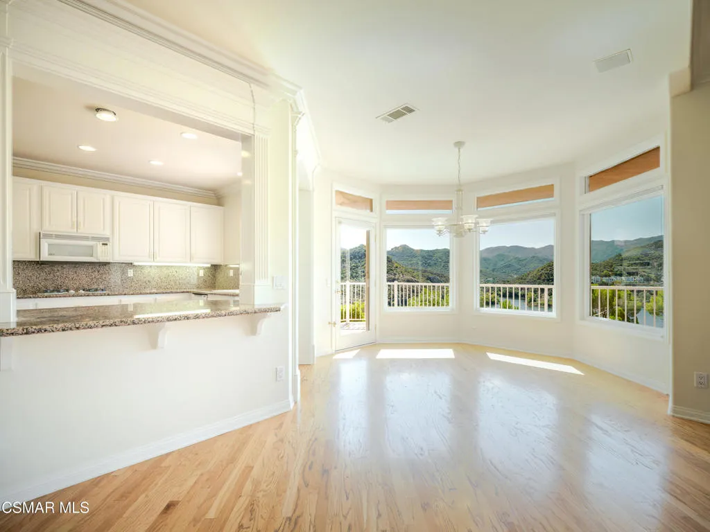 590 Cricketfield, Lake Sherwood, California 91361 home-pic-8