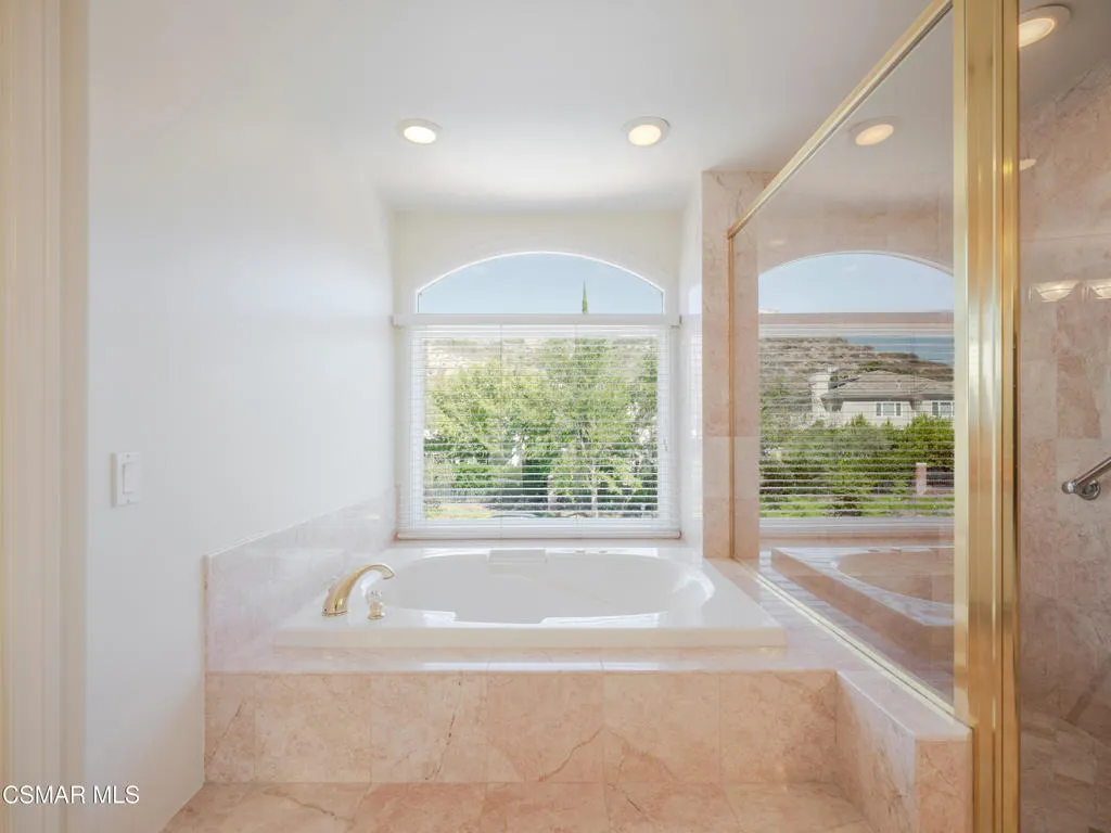 590 Cricketfield, Lake Sherwood, California 91361 home-pic-25