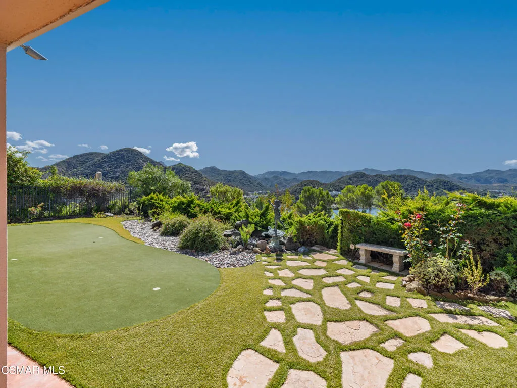 590 Cricketfield, Lake Sherwood, California 91361 home-pic-32