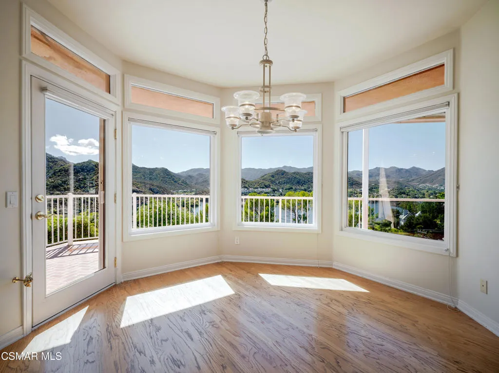 590 Cricketfield, Lake Sherwood, California 91361 home-pic-10