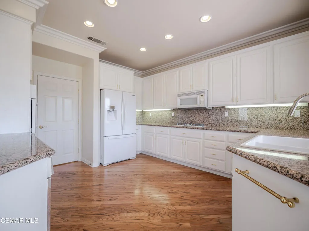 590 Cricketfield, Lake Sherwood, California 91361 home-pic-12