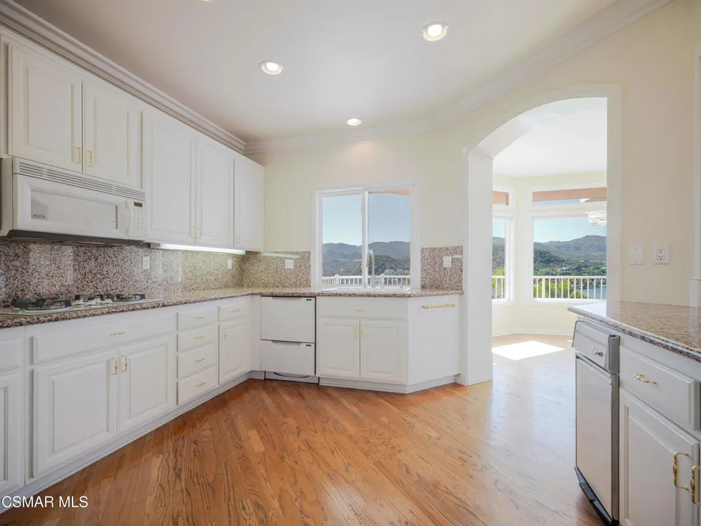 590 Cricketfield, Lake Sherwood, California 91361 home-pic-14