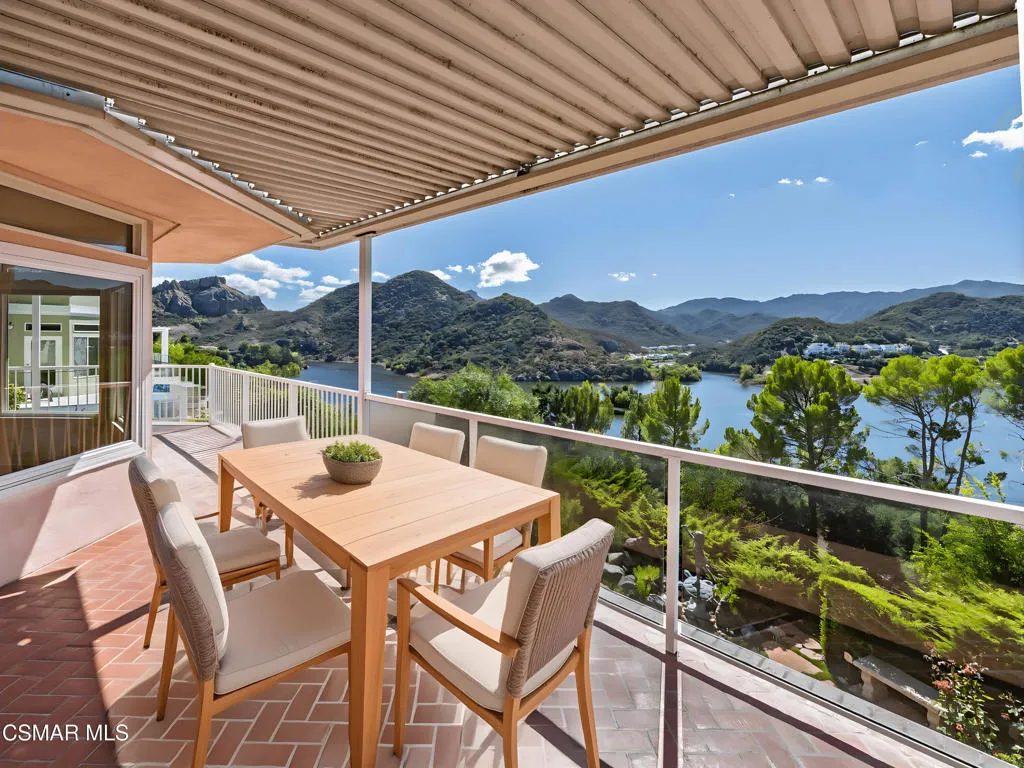 590 Cricketfield, Lake Sherwood, California 91361 home-pic-1