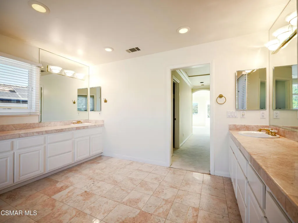 590 Cricketfield, Lake Sherwood, California 91361 home-pic-24