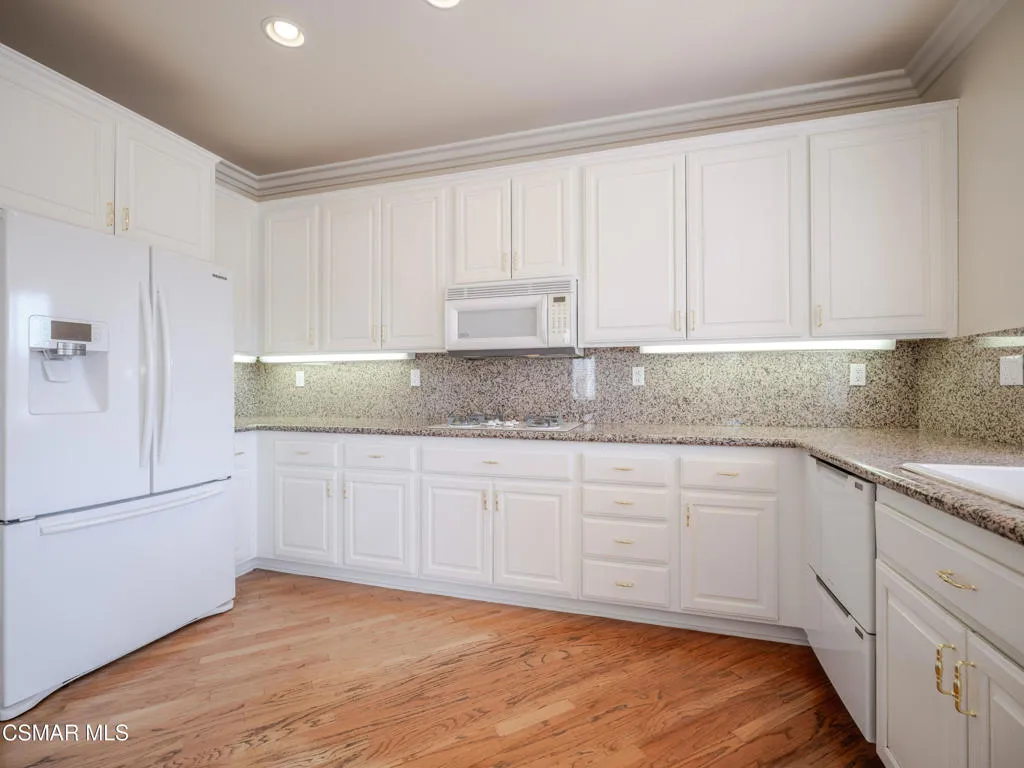 590 Cricketfield, Lake Sherwood, California 91361 home-pic-13