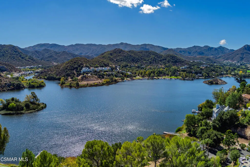 590 Cricketfield, Lake Sherwood, California 91361 home-pic-35