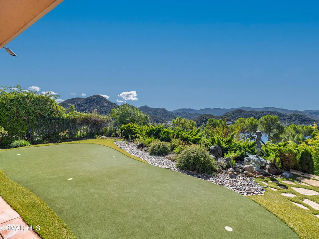 590 Cricketfield, Lake Sherwood, California 91361 home-pic-33