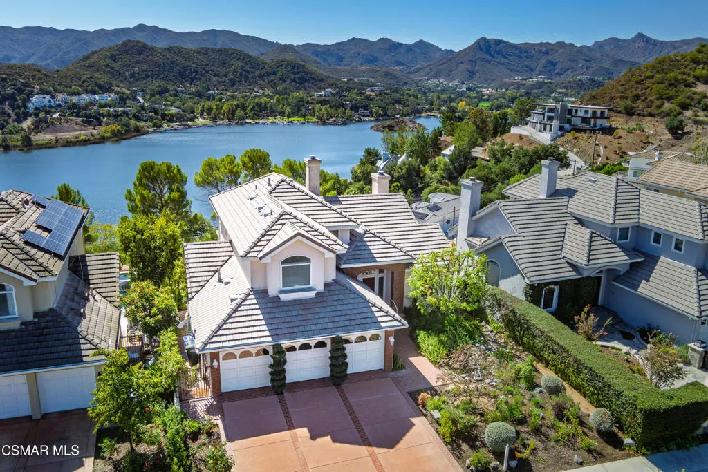 590 Cricketfield, Lake Sherwood, California 91361 home-pic-0