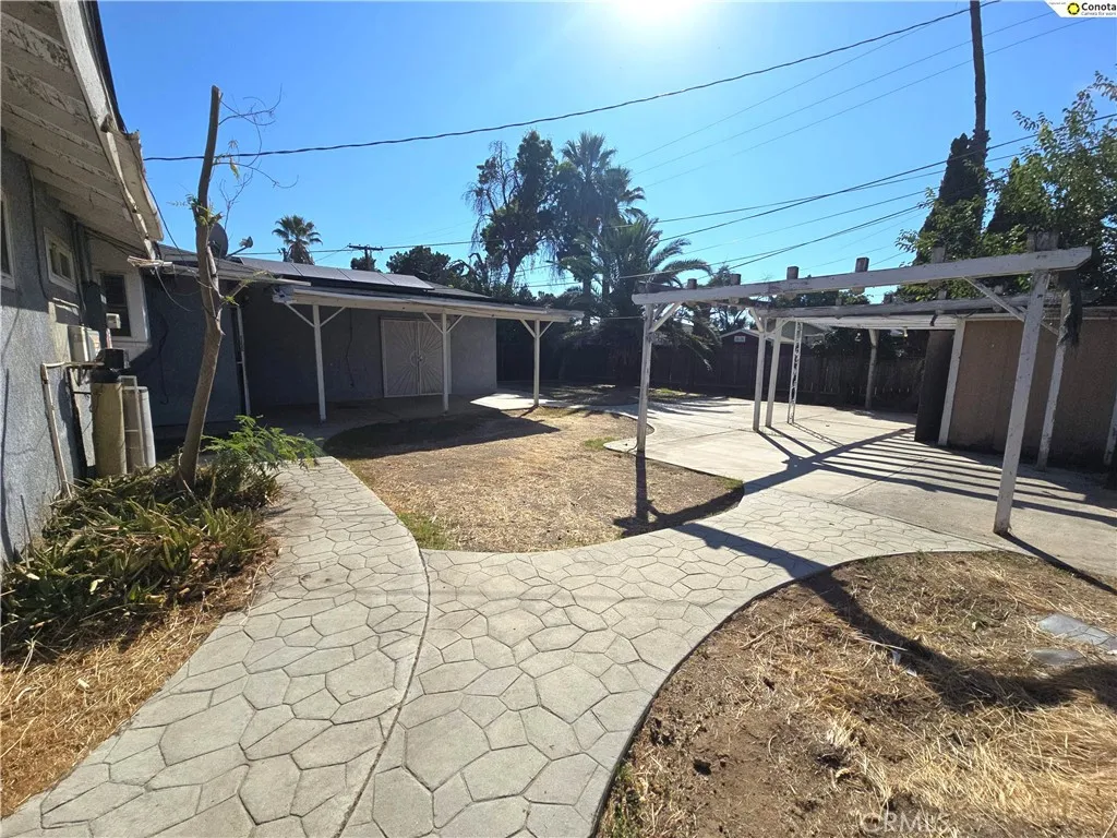 1923 W Pontiac, Fresno, California 93705 home-pic-22