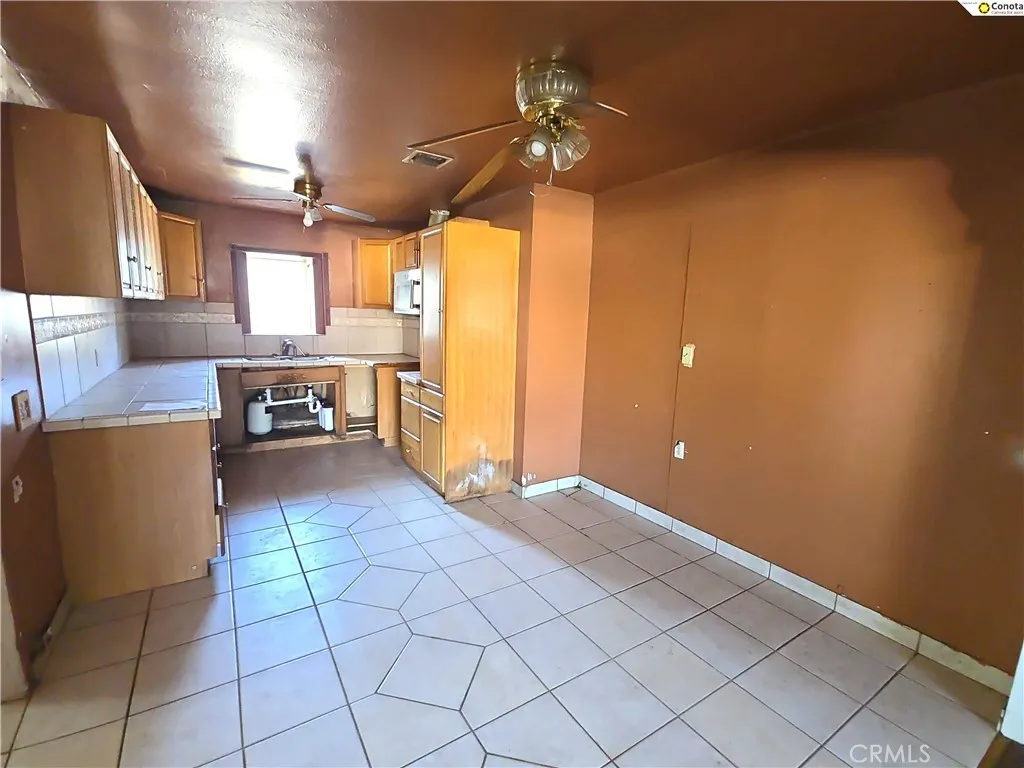 1923 W Pontiac, Fresno, California 93705 home-pic-6