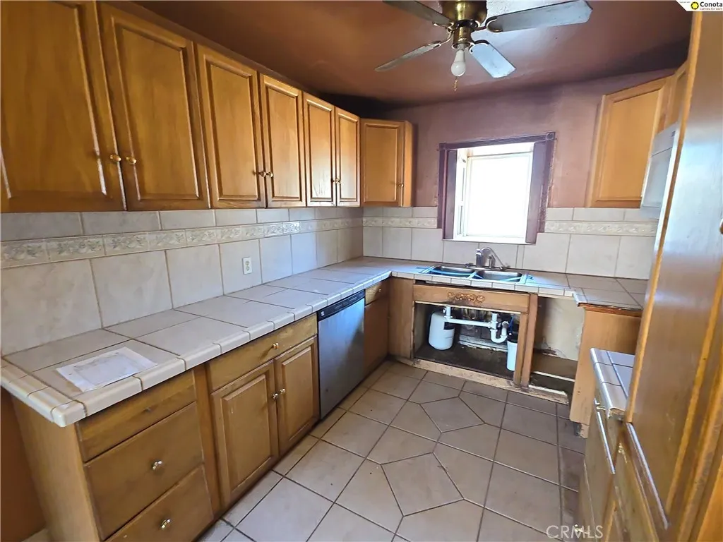 1923 W Pontiac, Fresno, California 93705 home-pic-7