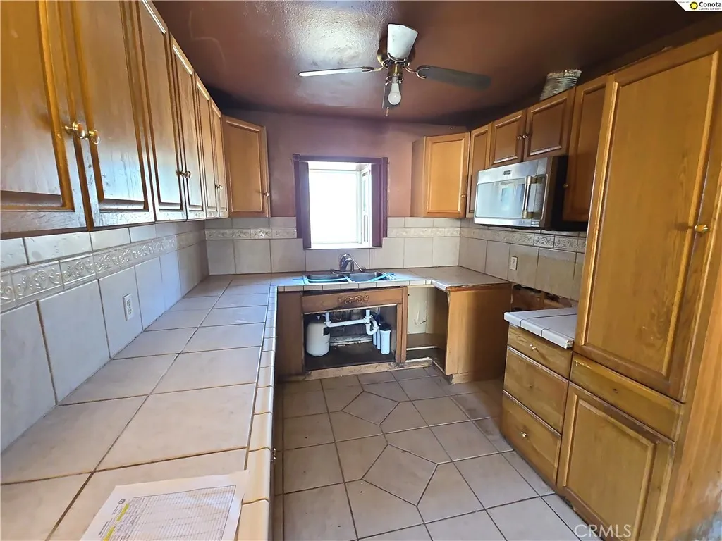 1923 W Pontiac, Fresno, California 93705 home-pic-8