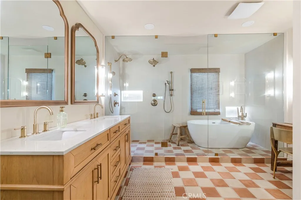 5329 Blanco Avenue, Woodland Hills, California 91367 home-pic-24