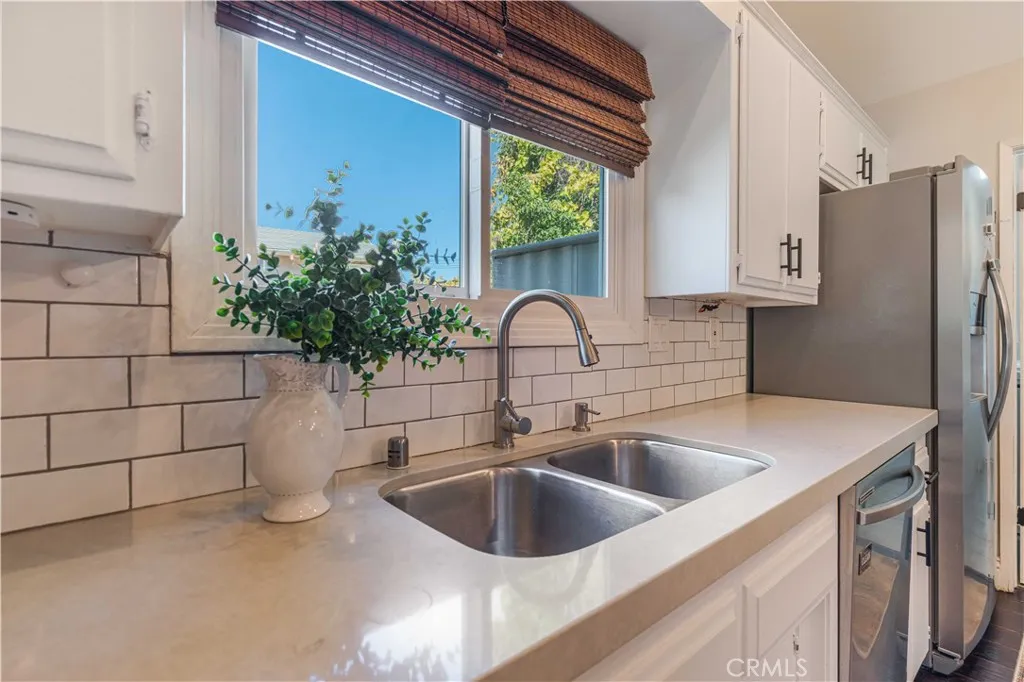 5329 Blanco Avenue, Woodland Hills, California 91367 home-pic-19