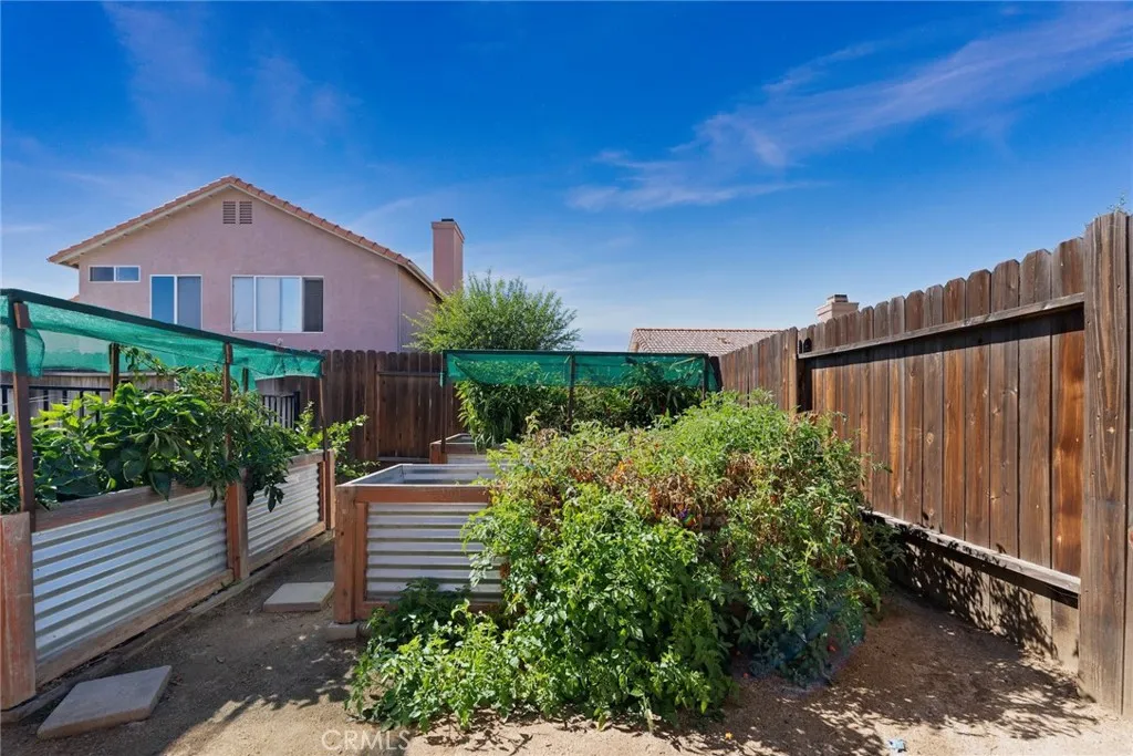 2031 Lagoon Court, Hemet, California 92545 home-pic-47