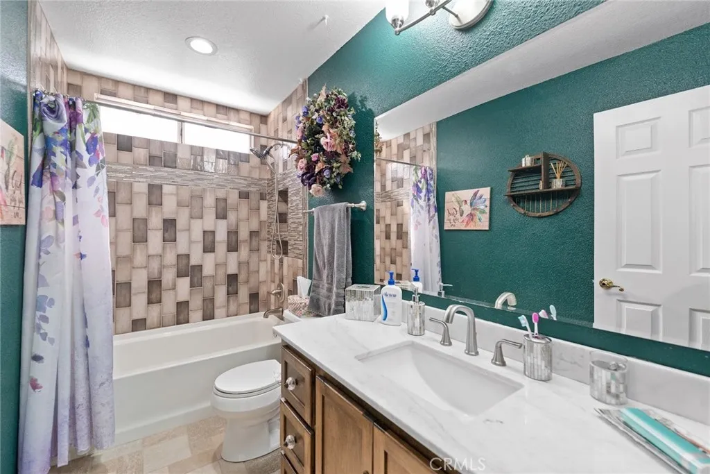 2031 Lagoon Court, Hemet, California 92545 home-pic-17