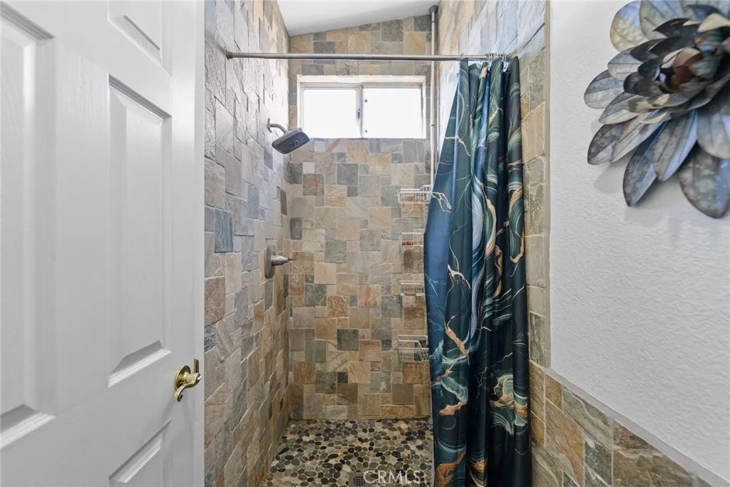 2031 Lagoon Court, Hemet, California 92545 home-pic-35