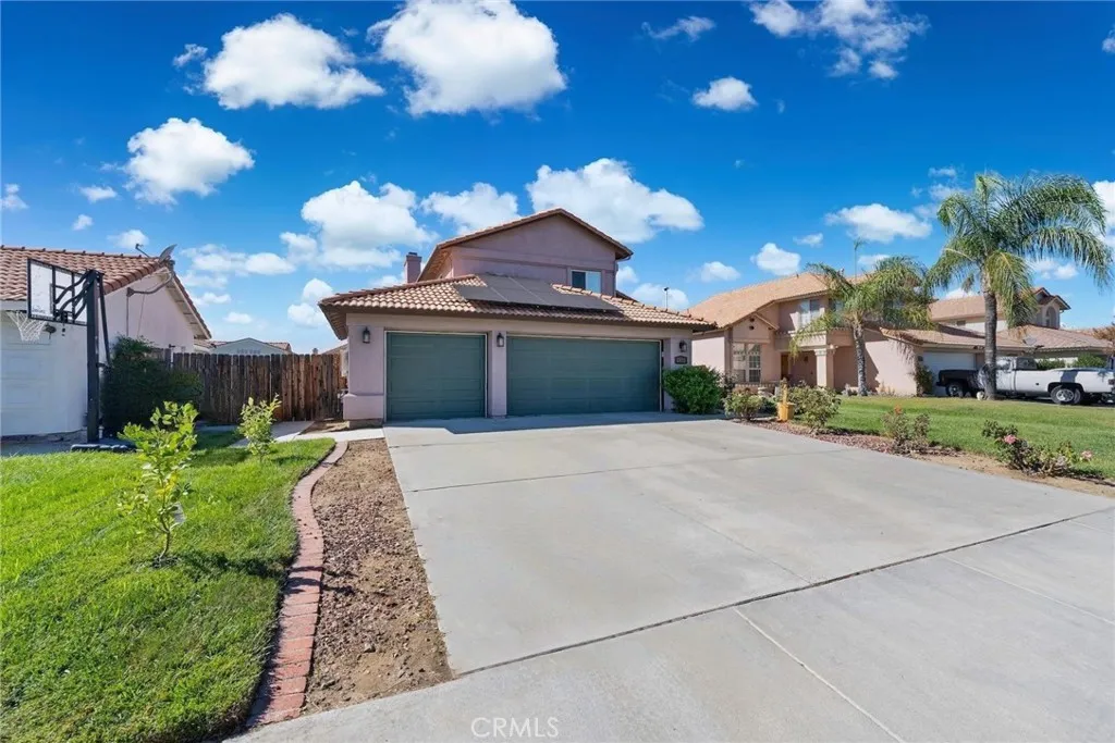2031 Lagoon Court, Hemet, California 92545 home-pic-2