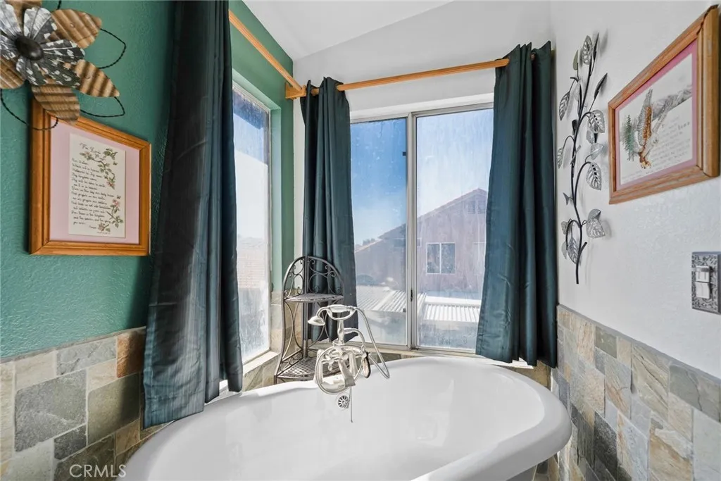 2031 Lagoon Court, Hemet, California 92545 home-pic-32