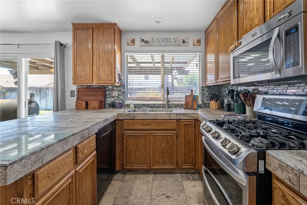 2031 Lagoon Court, Hemet, California 92545 home-pic-13