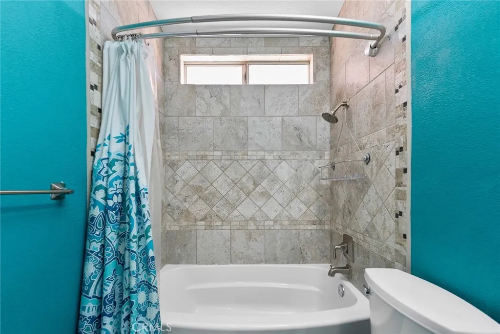 2031 Lagoon Court, Hemet, California 92545 home-pic-37