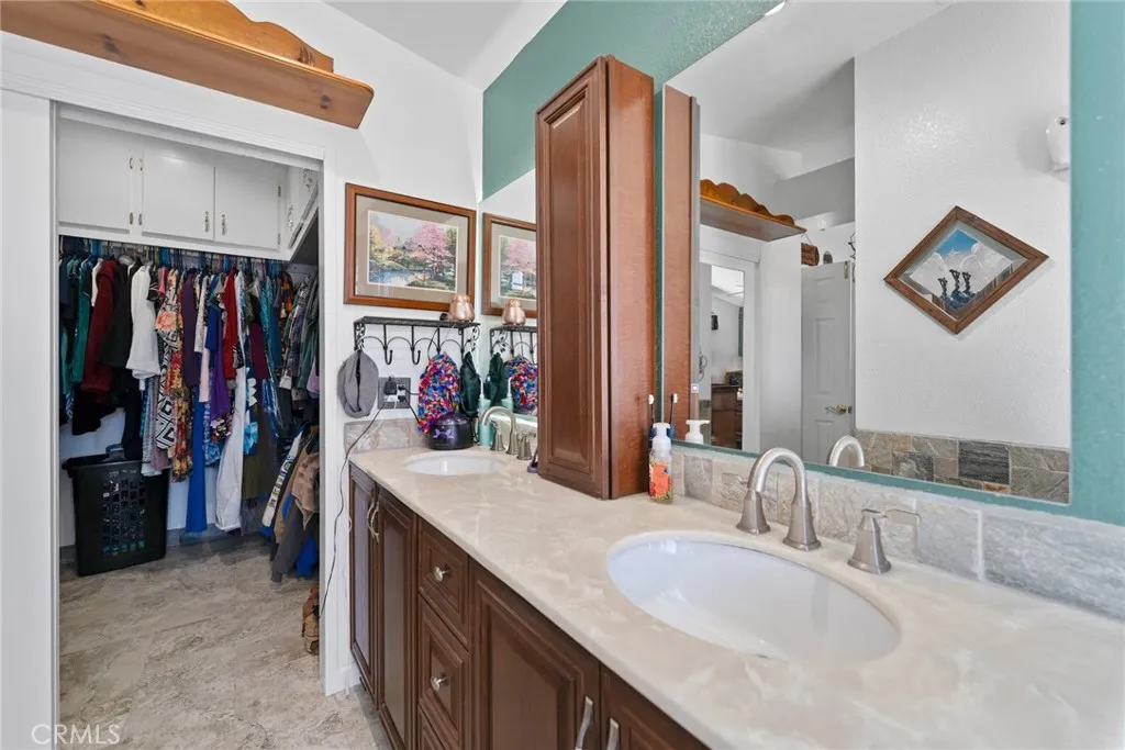 2031 Lagoon Court, Hemet, California 92545 home-pic-34