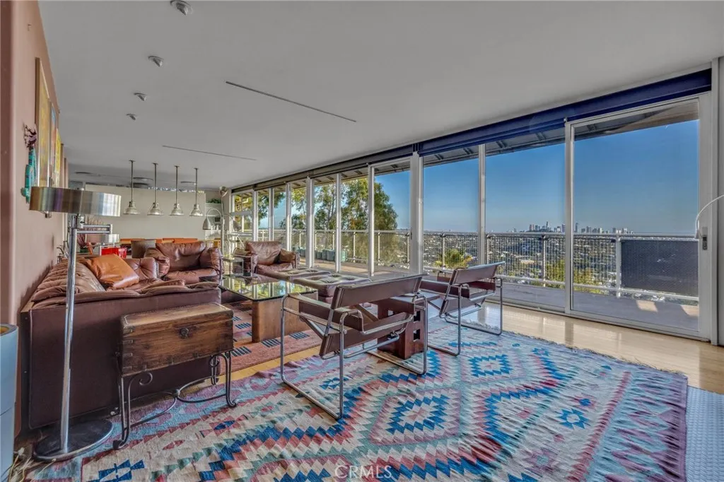 4022 Braeburn Way, Los Angeles, California 90027 home-pic-8