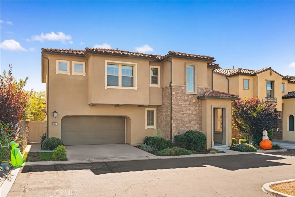 2218 Arroyo Trabuco, Lake Forest, California 92610 home-pic-1