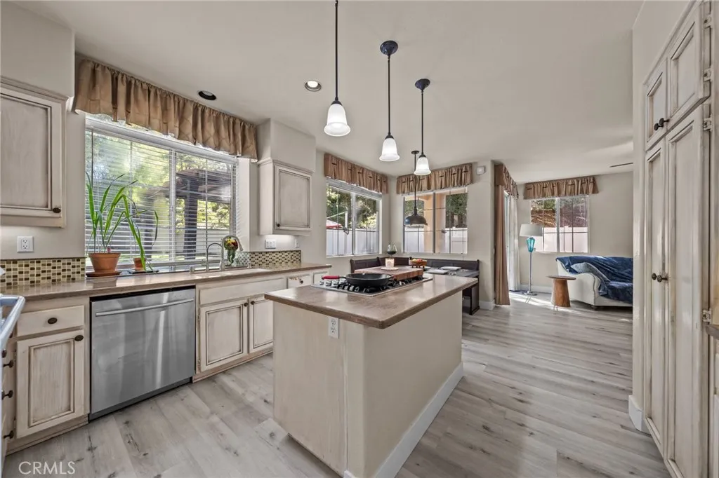 32315 Via Cordoba, Temecula, California 92592 home-pic-16