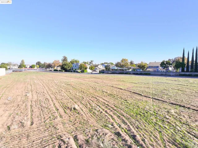 View of yard with a residential view