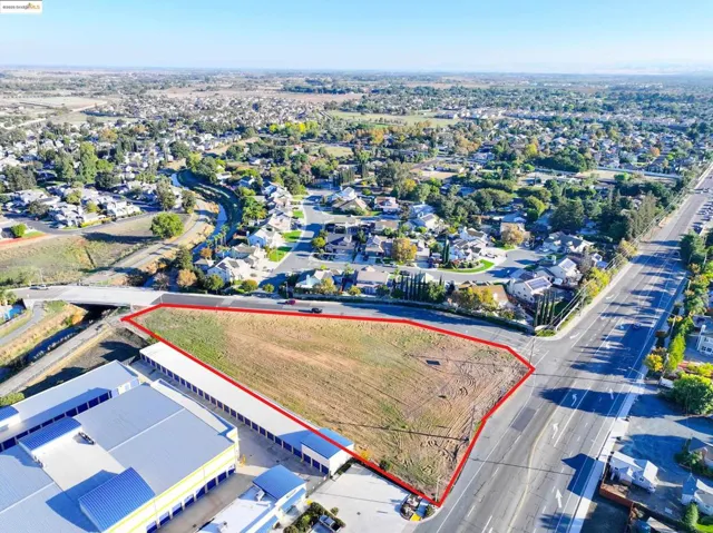Aerial view of residential area featuring property boundaries highlighted