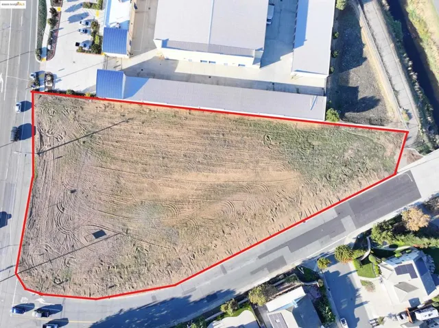 Aerial view of property and surrounding area featuring property boundaries highlighted