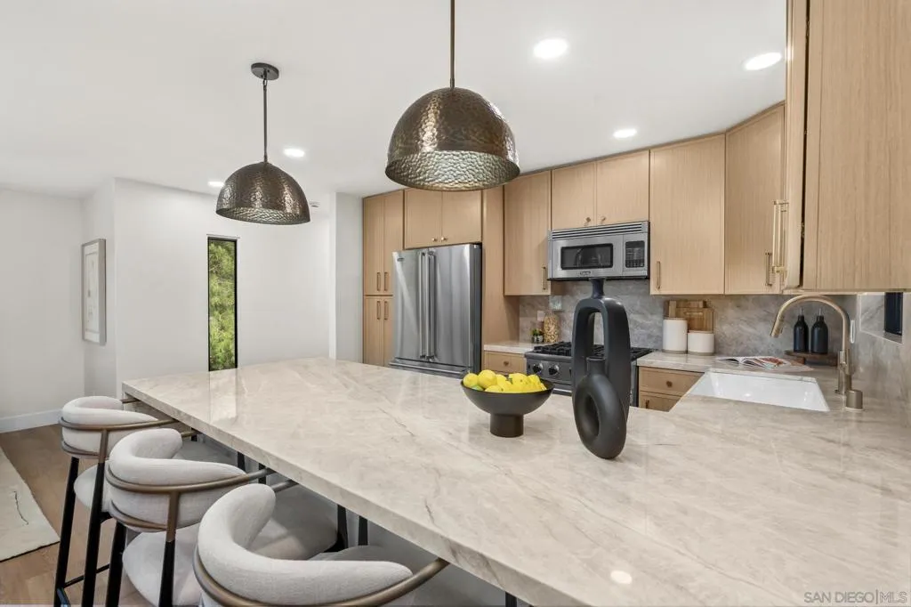 1733 Nautilus Street, La Jolla, California 92037 home-pic-10
