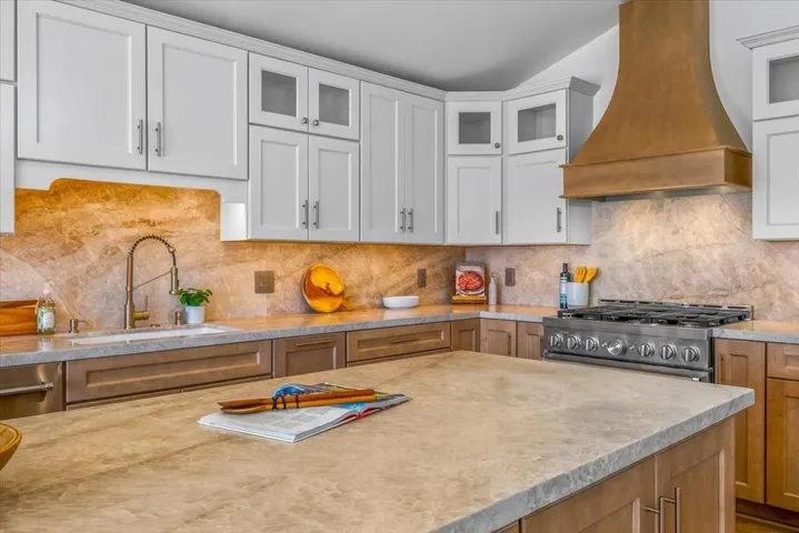 2828 Forest Hill Boulevard, Pacific Grove, California 93950