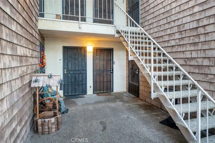 Front door 1st floor entrance