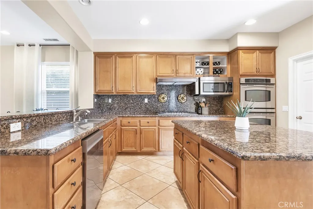 27123 Coral Bells Way, Murrieta, California 92562 home-pic-17