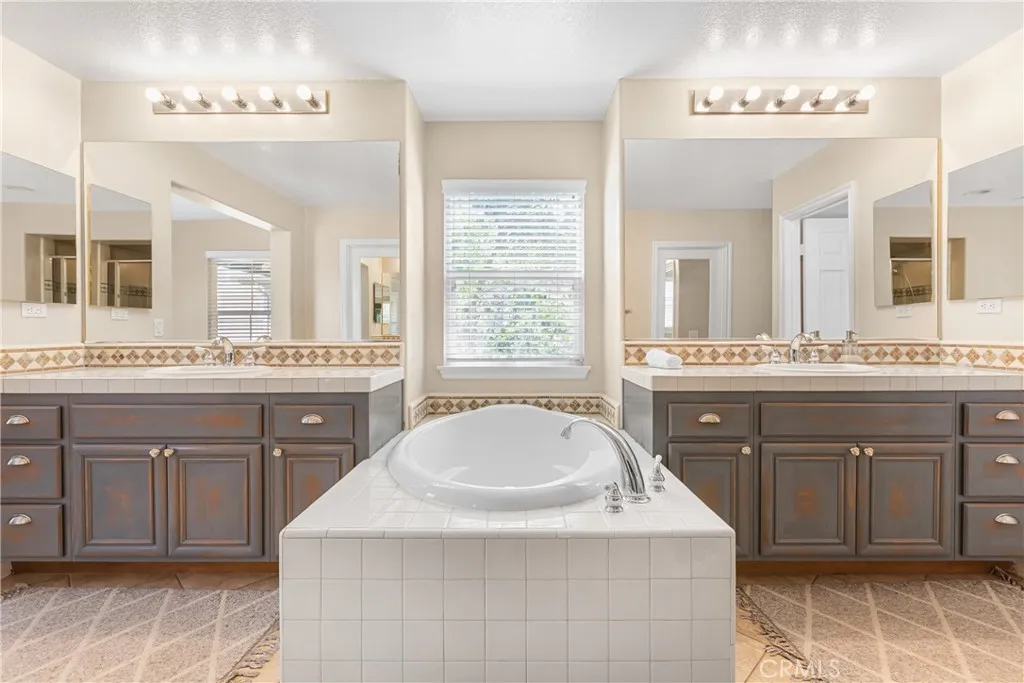 27123 Coral Bells Way, Murrieta, California 92562 home-pic-23
