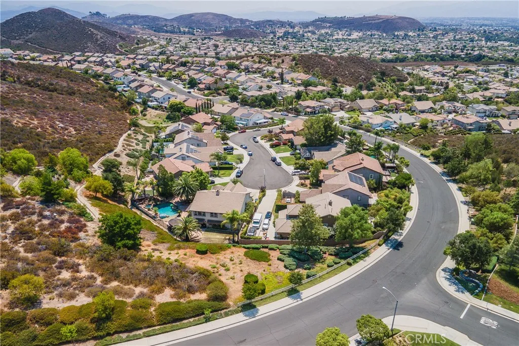 27123 Coral Bells Way, Murrieta, California 92562 home-pic-4