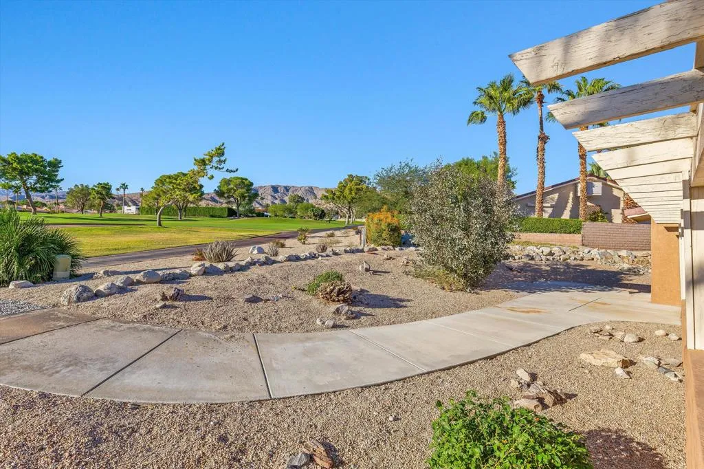 64578 Pinehurst Circle, Desert Hot Springs, California 92240 home-pic-18