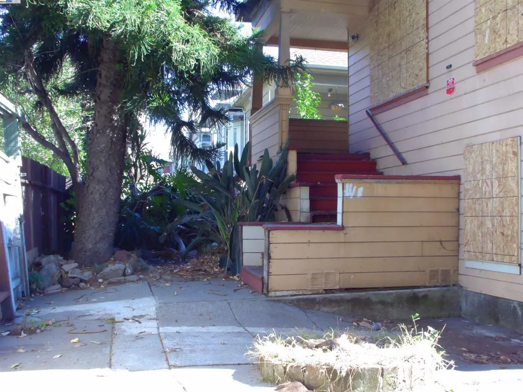 577 48th Street, Oakland, California 94609 home-pic-2