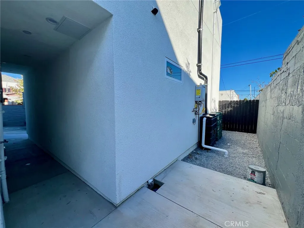 654 Penrith, Los Angeles, California 90023 home-pic-33