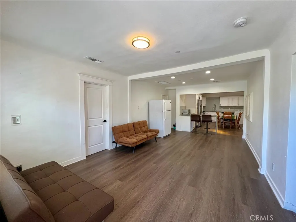 654 Penrith, Los Angeles, California 90023 home-pic-3