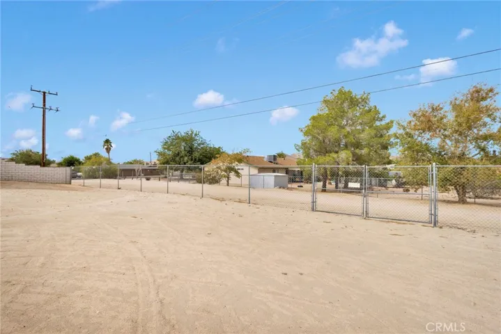 15675 Pohez, Apple Valley, California 92307