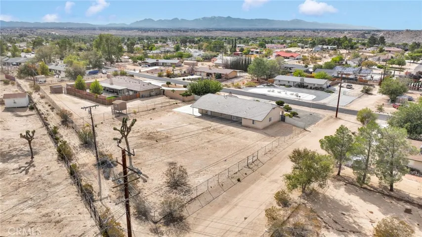 15675 Pohez, Apple Valley, California 92307