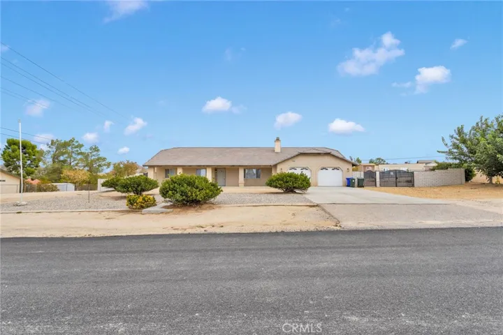 15675 Pohez, Apple Valley, California 92307