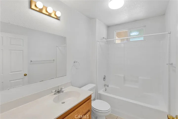 15675 Pohez, Apple Valley, California 92307
