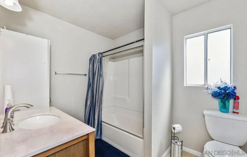 5234 Roswell, San Diego, California 92114 home-pic-14